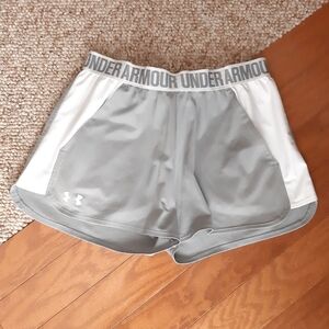Under Armour Heat Gear Loose Fit Athletic Shorts size Medium